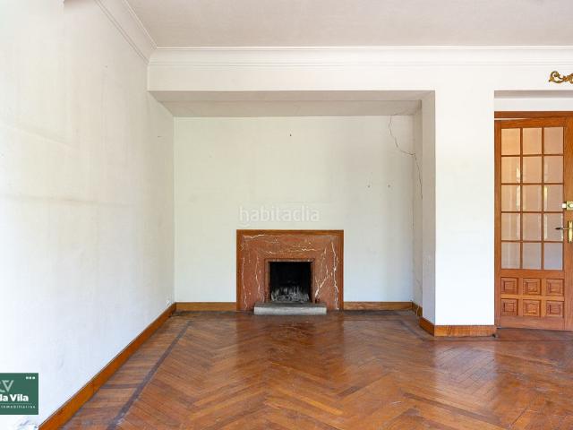 Piso en venta en Lugo, Recatelo O Carme. PISO DE 150M2 PARA REFORMA FRENTE AL PARQUE ROSALÍA, CON BALCONES Y MUCHO POTENCIAL. Pisos.