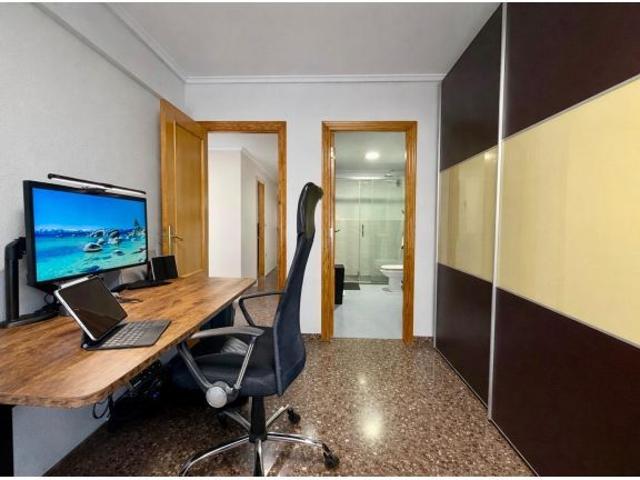 Piso en venta en La Pobla de Farnals | 110 m2 con suite, ascensor y metro directo al aeropuerto