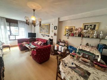 Piso en Venta en La Villa Bazuelo