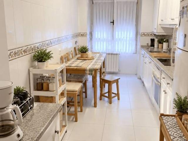 Piso en Venta en La Villa Bazuelo