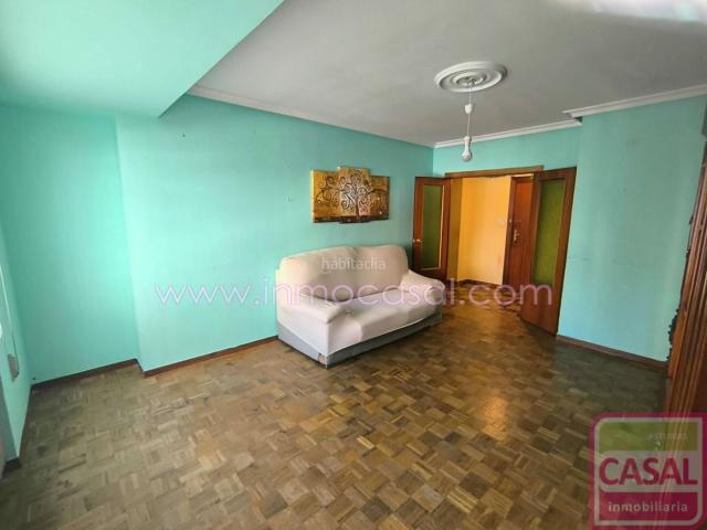 Piso en venta en Langreo, La Felguera. Se vende piso en el centro de La Felguera, consta de tres amplios dormitorios, salóncomedor, baño completo, aseo y despensa. A un. Pisos.