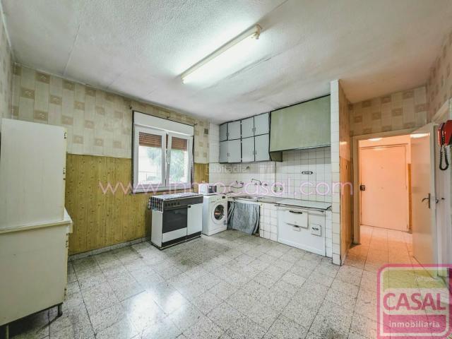 Piso en venta en Langreo, La Felguera. Se vende piso en La Barriada de Tuilla Langreo es un primero sin ascenso que consta de tres dormitorios uno de ellos con salida a. Pisos.