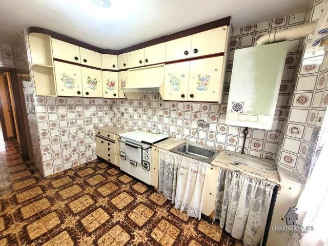 Piso en venta en Langreo, La Felguera. PISO DE TRES DORMITORIOS, CON BAÑO Y ASEO EN LA FELGUERA CONSÚLTENOS SIN COMPROMISO !. Pisos.