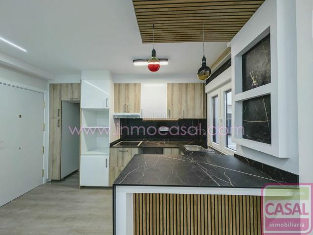Piso en venta en Langreo, Sama. Magnífico piso totalmente reformado en el centro de Sama, zona peatonal. Cocina tipo americana con acabados de calidad, salón come. Pisos.