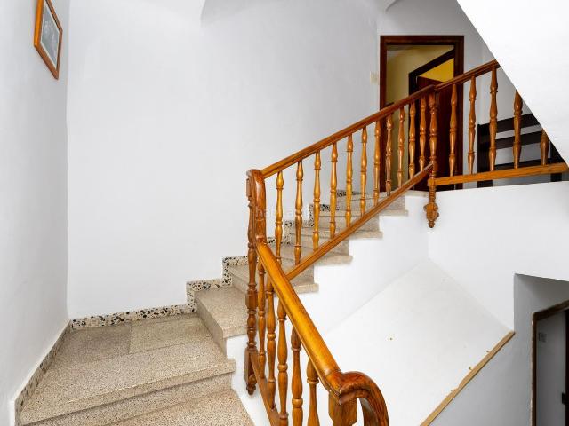 Piso en venta en Lanjarón. ? ¡Oportunidad en Lanjarón! Piso con balcón y un gran potencial de inversión. Pisos.