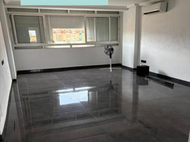 PIso en venta en las flores de 4 dormitorios 5º Planta sin ascensor con vistas despejadas