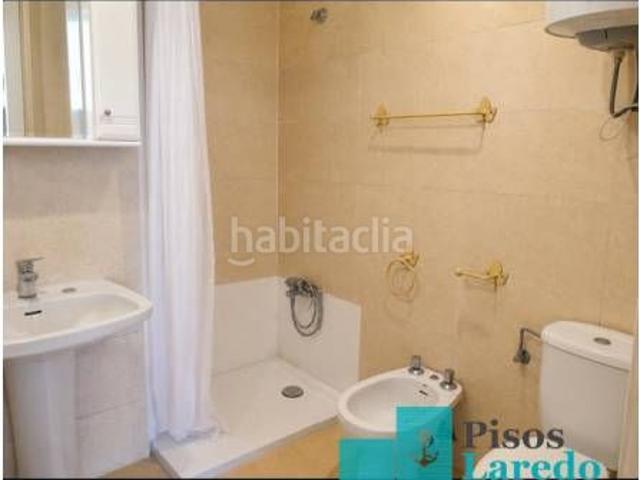 Piso en venta en Laredo, Zona Playa. BAJO EN PLENO CARLOS V. Pisos.