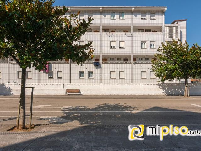 Piso en venta en Laredo, Zona Playa. Desde inmobiliaria Mi Piso te invitamos a descubrir en exclusiva este dúplex ubicado en una de las zonas más prácticas y agradable. Pisos.