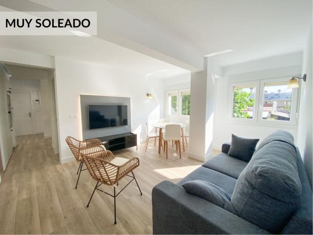 Piso en venta en Laredo, Zona Playa. ESPECTACULAR PISO EN LAREDO. Piso de diseño en Laredo, zona Ever. Te gustaría vivir o veranear ceca de la playa a pleno confort?.T. Pisos.