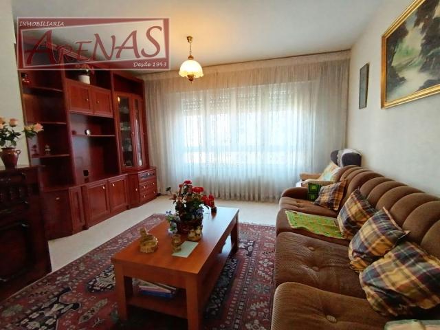 Piso en venta en Laredo, Zona Playa. Luminoso piso en zona Carlos V. Pisos.