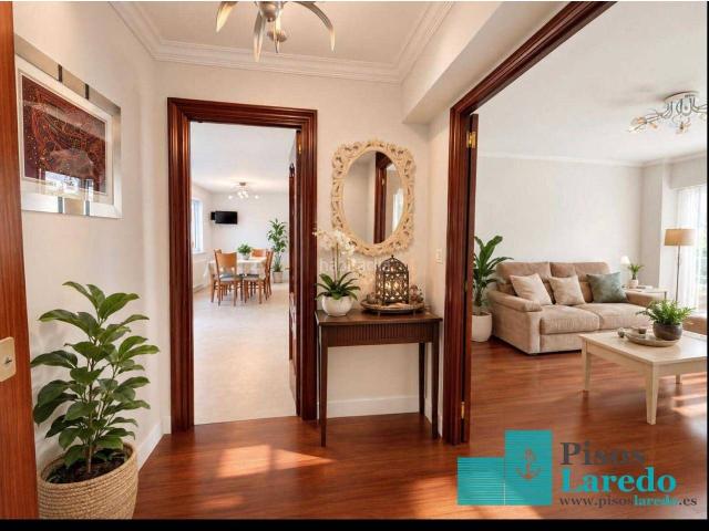 Piso en venta en Laredo, Carlos V. EN EXCLUSIVA MAGNIFICO PISO 3 HABITACIONES EN ZONA PRIVILEGIADA. Pisos.