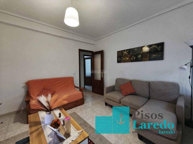 Piso en venta en Laredo, Centro. Bajo con amplia terraza en el centro de Laredo. Pisos.