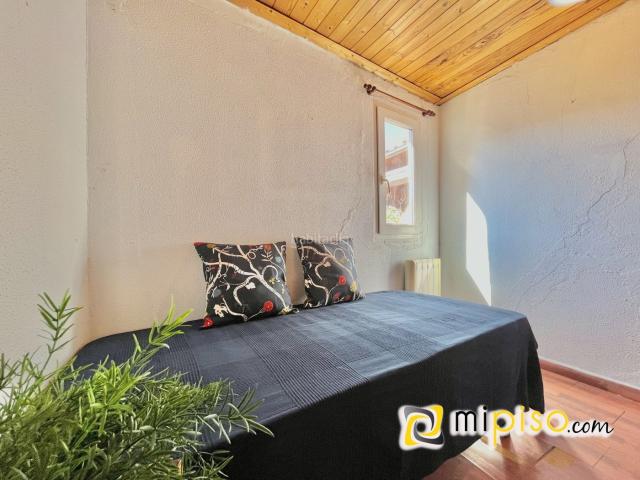 Piso en venta en Laredo, Centro. Desde inmobiliaria Mi Piso os presentamos en exclusiva esta propiedad en el casco histórico de Laredo, cercano a la parroquia de S. Pisos.
