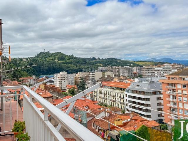 Piso en venta en Laredo, Centro. PISO CENTRO DE LAREDO VISTAS TERRAZA ASCENSOR. Pisos.