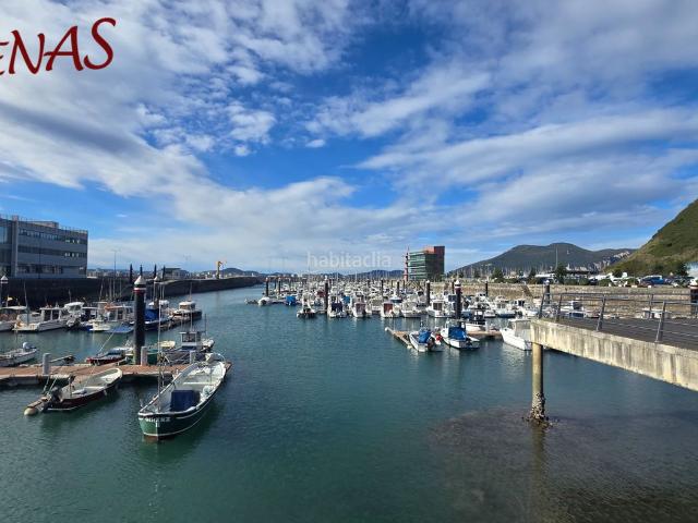 Piso en venta en Laredo, Centro. Piso impecable con vistas al puerto y a l a playa. Pisos.