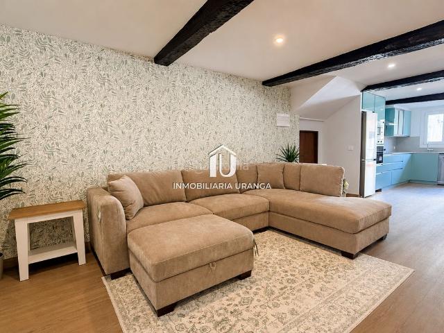 Piso en venta en Laredo, Centro. Piso Recién Reformado con 2 balcones en el Centro de Laredo Amplio, Amueblado y Listo para Entrar a Vivir. Pisos.