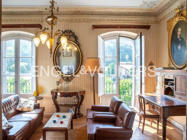 Piso en venta en Laredo, Centro. Vivienda señorial de 270 m en edificio histórico de Laredo. Pisos.