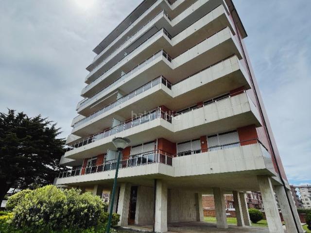Piso en venta en Laredo, El Puntal. Se vende amplio y luminoso apartamento en primera línea de playa. Pisos.