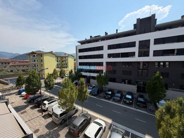 Piso en venta en Lazkao. EXCLUSIVA INMOIRAIN Vivienda moderna lista para entrar a vivir en edificio de 2014. Pisos.