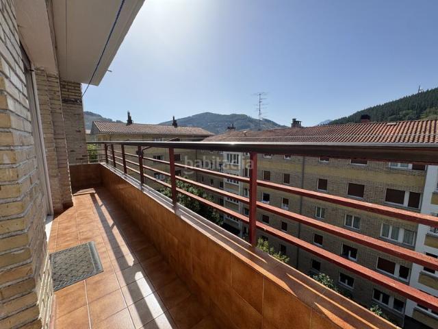 Piso en venta en Legazpi. PISO ALTO CON ASCENSOR, BALCON Y MUY SOLEADO. Pisos.