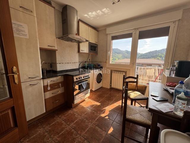 Piso en venta en Legazpi. PISO ALTO CON ASCENSOR, SOLEADO Y MUY BUENAS VISTAS. Pisos.