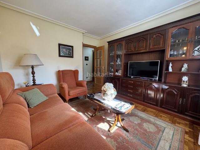 Piso en venta en Legazpi. PISO ALTO CON BALCON, SOLEADO Y TOTALMENTE EXTERIOR. Pisos.