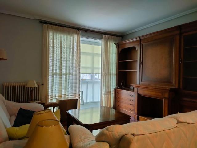 Piso en venta en Legazpi. Piso de 110 m2 con ascensor y mirador en el centro de Legazpi. Pisos.