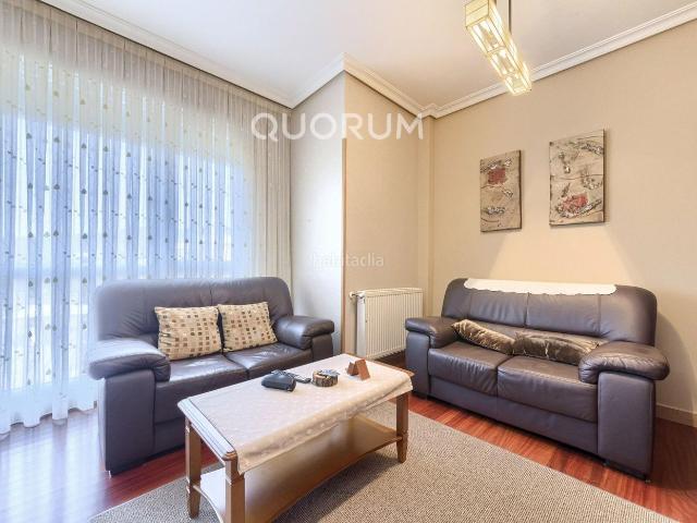 Piso en venta en Lemoa. Piso De Reciente Construcción En El Centro De 2 Dormitorios y 2 Baños Con Balcón, Parcela De Garaje Y Trastero. Pisos.