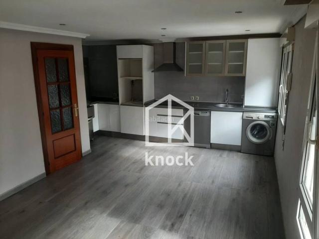 Piso en venta en Lena. AMPLIO PISO DE TRES HABITACIONES A LA VENTA EN POLA DE LENA CONTACTAR CON Javier KNOCK presenta estavivienda situada. Pisos.