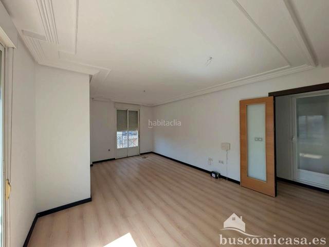 Piso en venta en Linares, Centro ciudad. Vivienda de VPO, con plaza de parking y trastero. Pisos.