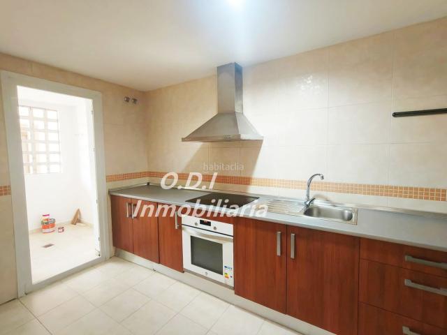 Piso en venta en Línea de la Concepción La, San José San Bernardo. Piso de 3 dormitorios con vistas al Peñón, terraza, piscina y 2 plazas de garaje. Pisos Línea de la Concepción.
