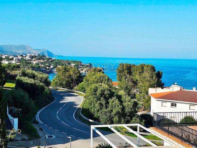 Piso en venta en calle Cr Port de la Selva Llança Girona, Llançà, de 74 m² 3 habitaciones por 260.000