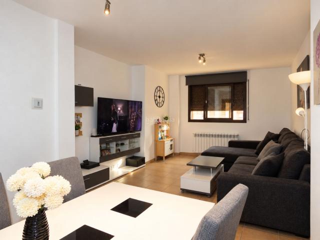 Piso en venta en Llagostera. Piso amplio y en perfectas condiciones, en una ubicación muy agradable de Llagostera. Pisos.