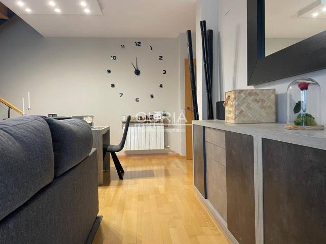 Piso en venta en Lleida, La Bordeta. Venta de piso para entrar a vivir con PISCINA en Parc de lAigua. Pisos.