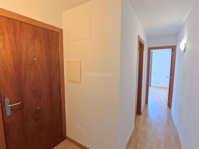 Piso en venta en Llinars del Vallès. Pis ampli amb balcó, lavabo i aire condicionat a Llinars del Vallès. Pisos Llinars del.