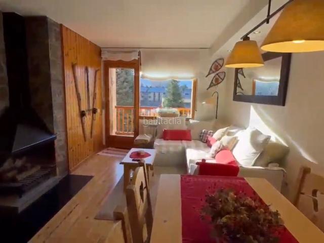Piso en venta en Llívia Pirineos. Piso de 2 habitaciones con parking, balcón y excelentes vistas. Pisos.