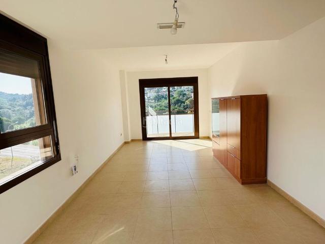 Piso en venta en Lloret de Mar, Roca Grossa Costa Brava. Luminoso piso con 2 habitaciones y parking. Pisos Lloret de.