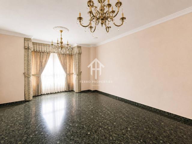 Piso en venta en Loja | 160 m² | 4 dormitorios | Terraza | 2 salones