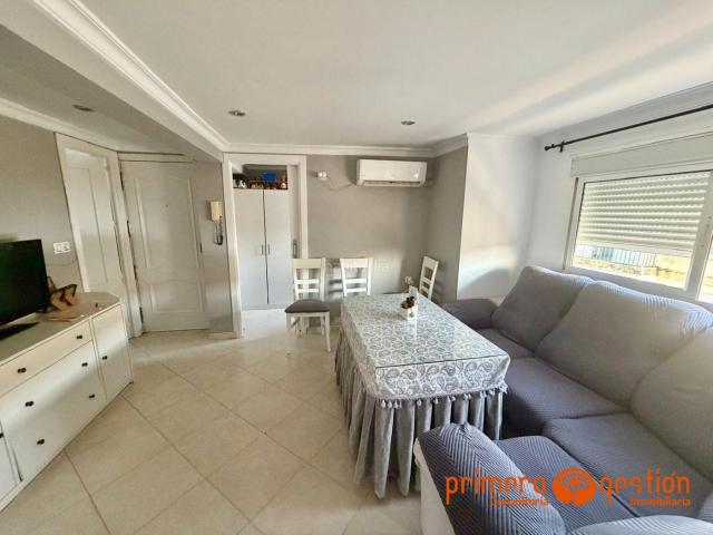 Piso en venta en Lora del Río. Magnifico Piso de 56 metros cuadrados, consta de 2 habitaciones, 1 baño, salón, cocina y cuartillo, todo ello totalmente amuebla. Pisos Lora del.