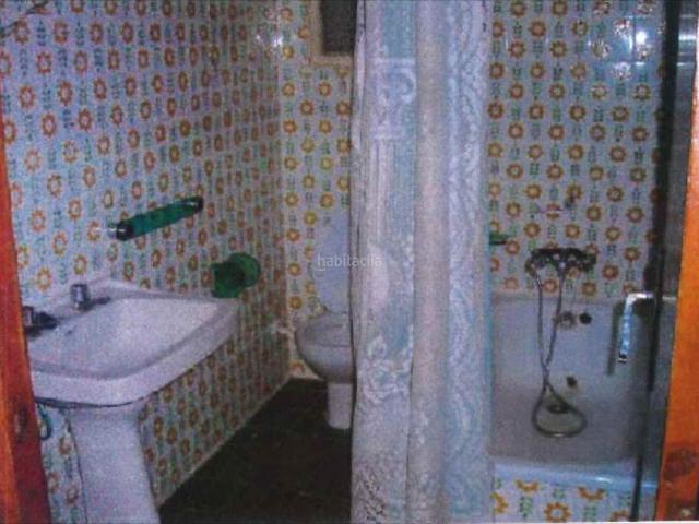 Piso en venta en Puçol, Casco Antiguo. Vivienda en primera altura sin ascensor. Consta de salón comedor, cocina, cuatro habitaciones un baño, y dos balcones. Certificado. Pisos.