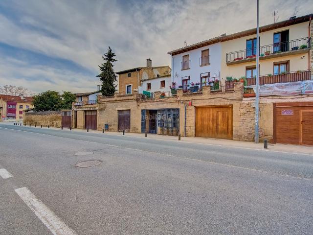 Piso en venta en Puente la Reina Gares. PRIMER PISO CON TERRAZA DE 55 M2 EN PUENTE LA REINA LOCAL CON BODEGA APARTAMENTO A REFORMAR. Pisos Puente la Reina.