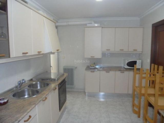 Piso en venta en Puertollano, Centro. PISO EN MUY BUEN ESTADO CUATRO HABITACIONES Y DOS BAÑOS ZONA CENTRO. Pisos.