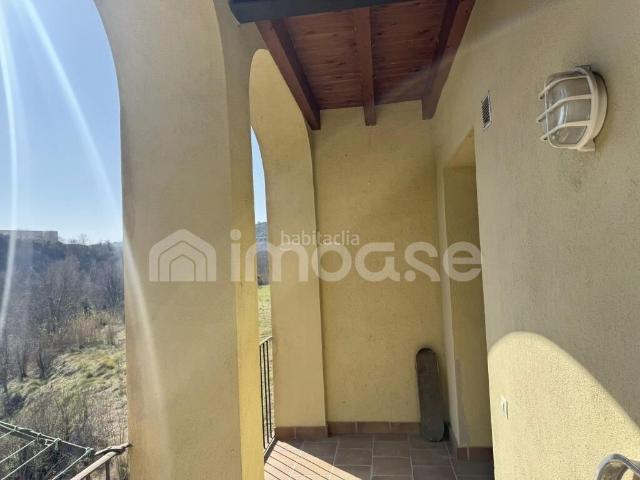Piso en venta en Puig reig. Piso reformado con balcón y chimenea en Puigreig. Pisos.