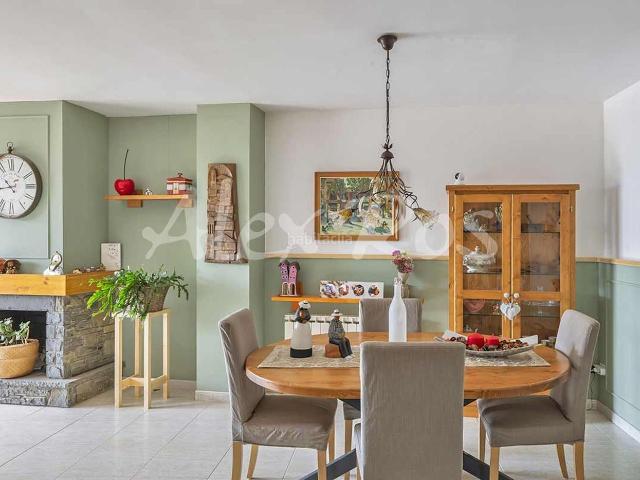 Piso en venta en Puigcerdà Pirineos. Piso con gran terraza y vistas a la Cerdanya en el centro de Puigcerdà. Pisos.