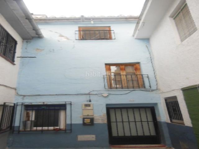 Piso en venta en Padul. Gran oportunidad de comprar un piso de cuatro habitaciones en la localidad de Badul en Granada. No dejes pasar esta gran ocasión. Pisos.
