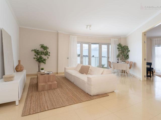 Piso en venta en Palmas de Gran Canaria Las, Siete Palmas. Exclusivo piso de 199m2 con terraza, zonas comunes y dos plazas de garaje. Pisos Palmas de Gran Canaria.
