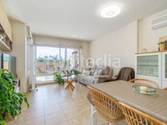 Piso en venta en Palau saverdera. Piso luminoso con jardín privado, piscina y espectacular terraza en Palau saverdera. Pisos.