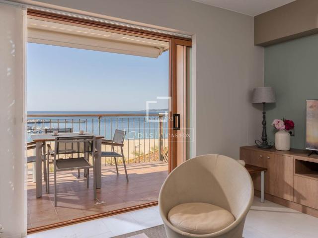 Piso en venta en Palamós, Platja Gran Costa Brava. Piso con impresionantes vistas en venta en primera línea de mar, en Palamós, Costa Brava. Pisos.