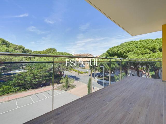Piso en venta en Pals Costa Brava. Piso en la Costa Brava y piscina comunitaria. Pisos.