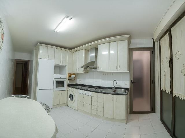 Piso en venta en Pamplona Iruña, Rochapea. Piso de 3 habitaciones con garaje y trastero en Rochapea. Pisos Pamplona.